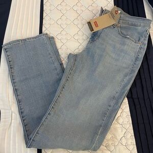 Levi's Women's Classic Blue Straight Leg mid rise Jeans BRAND NEW WITH TAGS